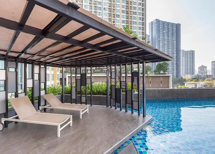 Luxury Skyfloor Onnut Bts 40sqmt Gym Pool Netflix * Bangkok