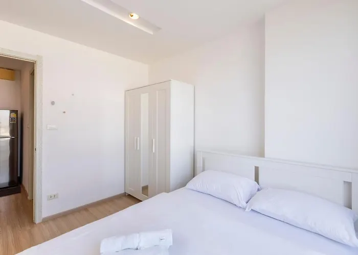 Luxury Skyfloor Onnut Bts 40sqmt Gym Pool Netflix Appartement *